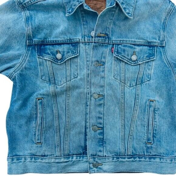 Levi's Trucker Jean Jacket Classic Size Large Light Blue Wash Denim Button Front - Picture 6 of 9